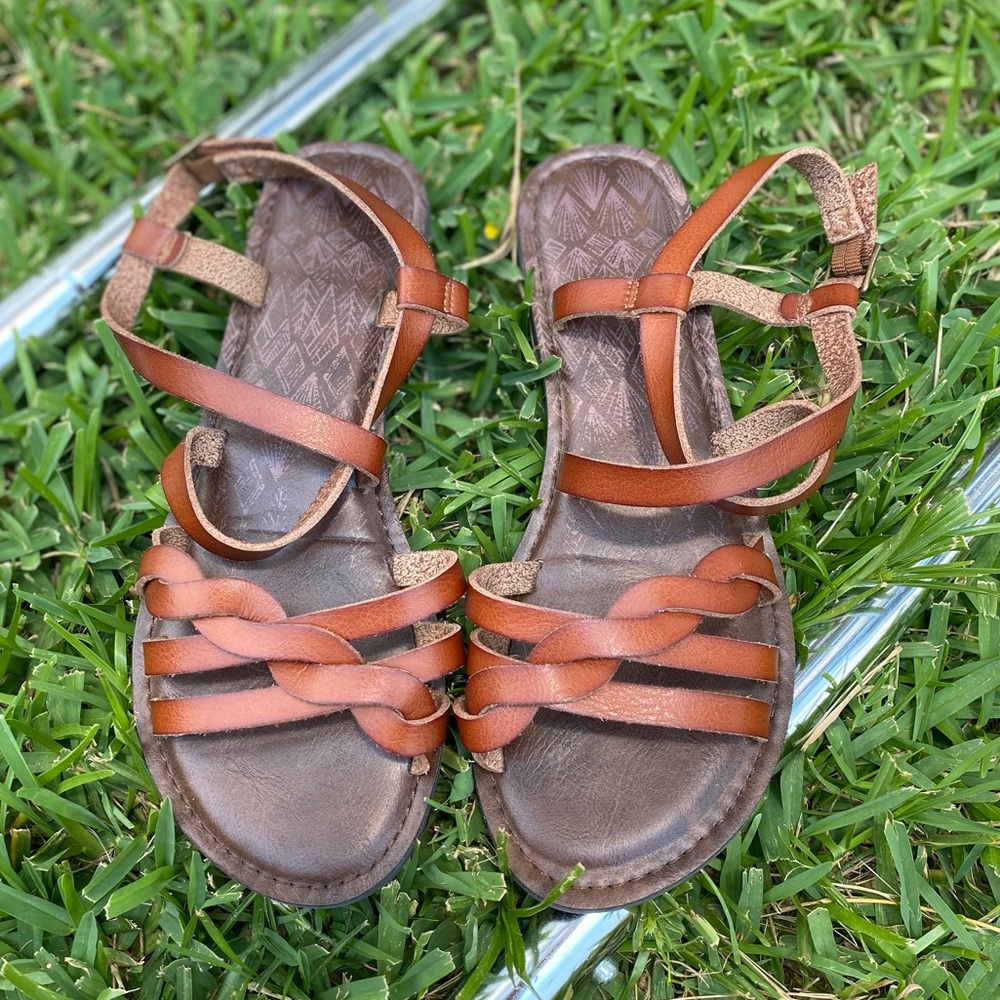 Time and Tru Sandals